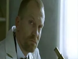 首先Groupen板球运动员的小女孩 朱 ...