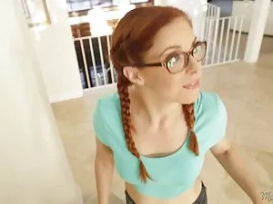 萝拉精灵，被一只大黑公鸡占据。 现实国王 ...