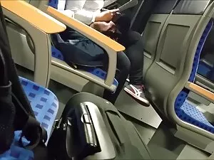 瘦婊子爱性别与一个巨人。 高清色情