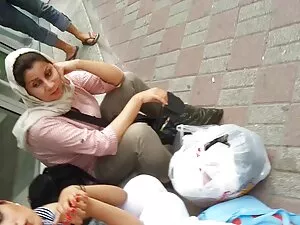 一个听话的成年人。 阳光明媚的利昂全性