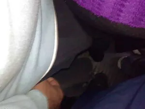 可爱的青少年的铁杆 脚交高清