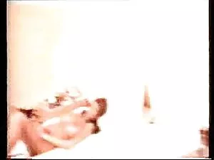 俄罗斯女孩喜欢有一个狂欢肛门。 线控制动 ...